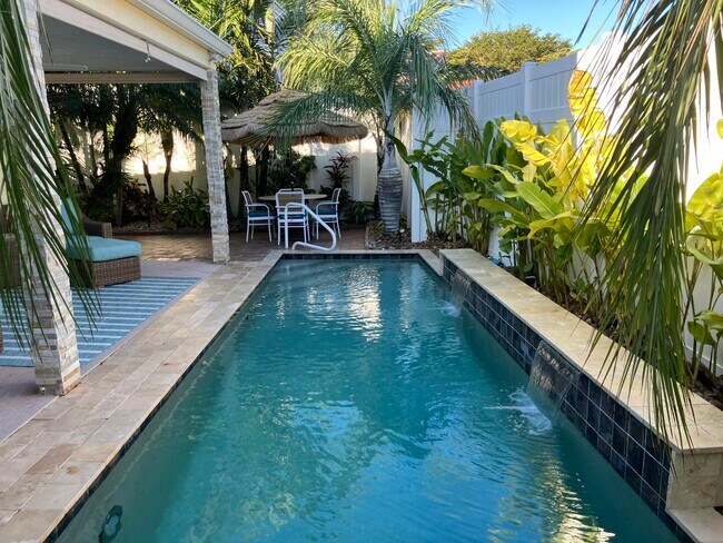 Building Photo - 333 Pelican Way