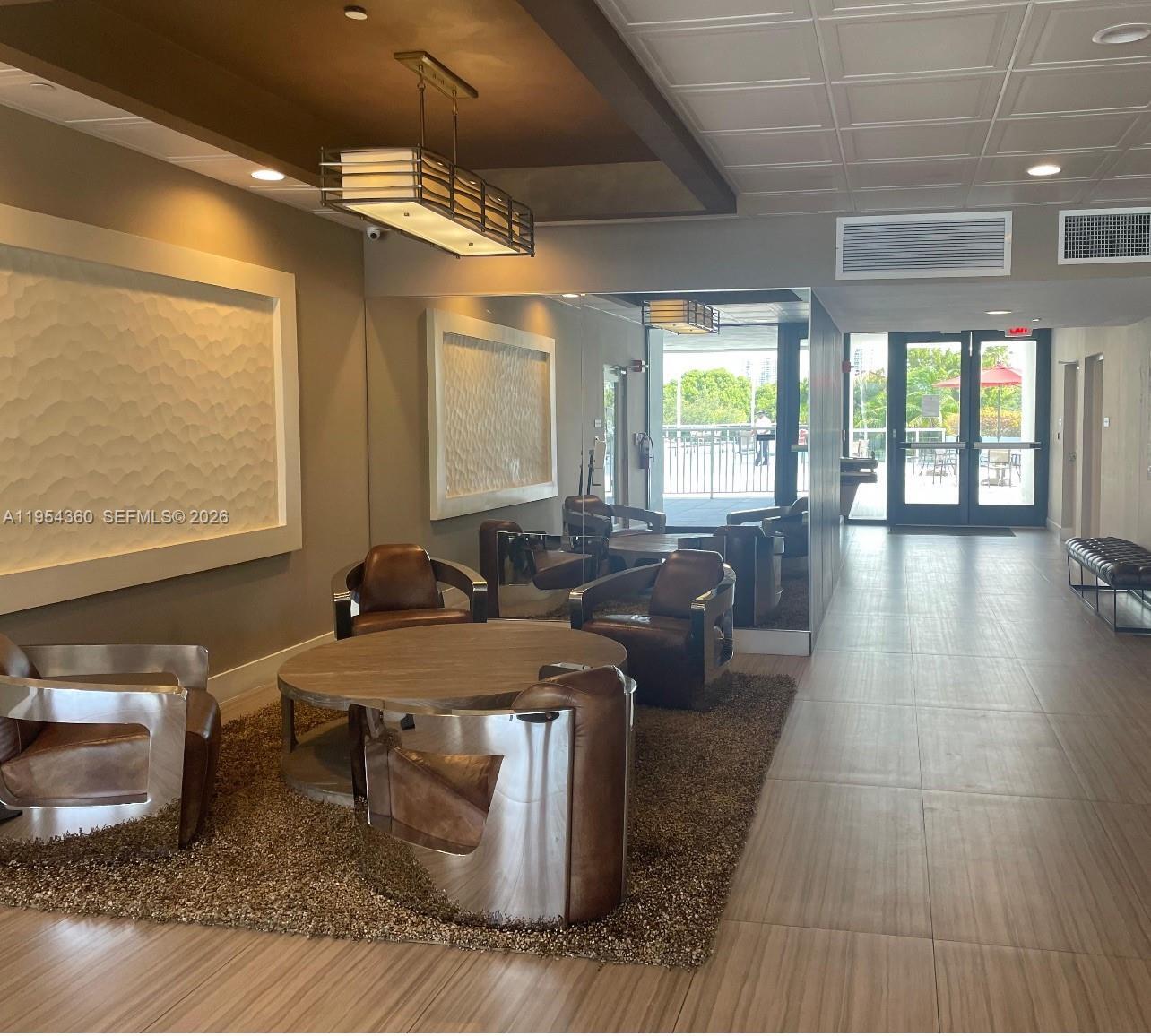 Building Photo - 3625 N Country Club Dr