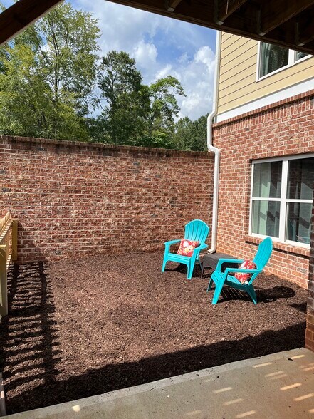 Open patio - covered patio not pictured - 2850 Salem Rd