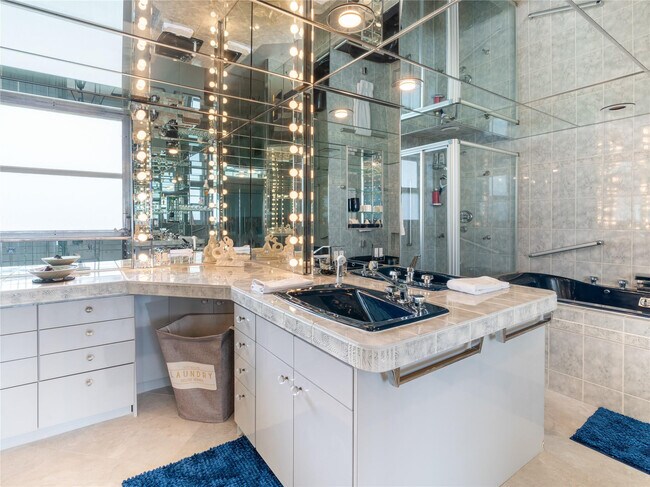 Building Photo - 2850 N Palm Aire Dr