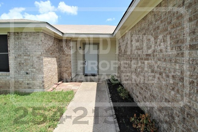 Building Photo - Welcome to your dream home—a charming 3-be...