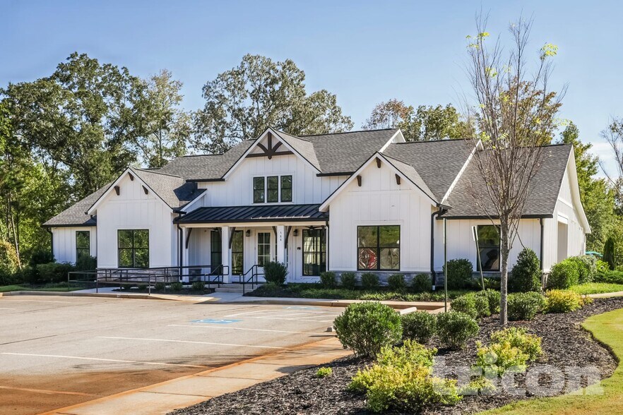 Building Photo - 1250 Fendt Dr