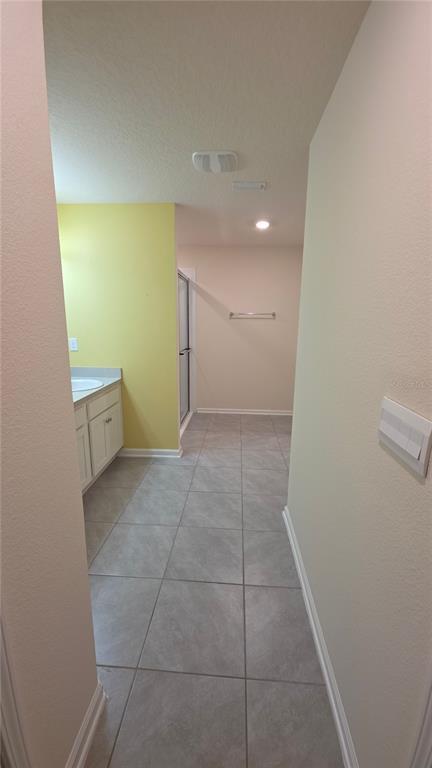 Building Photo - 70 Oakleaf Way