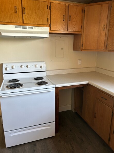 Kitchen - 838 W 4th St