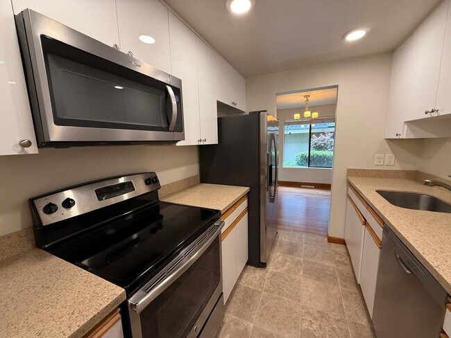 Building Photo - Updated 2BR Condo Near Juanita Village & Beach – Pool, Gym, Parking Included