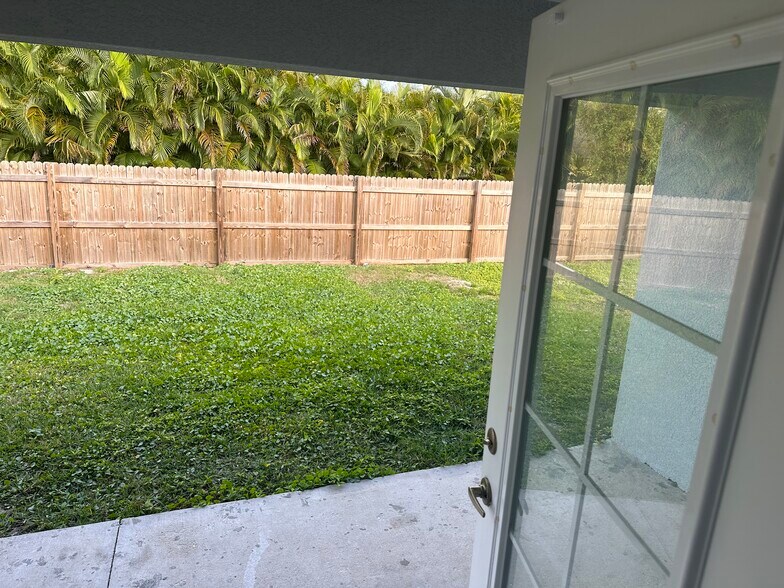 Building Photo - 1216 33rd Ave SW