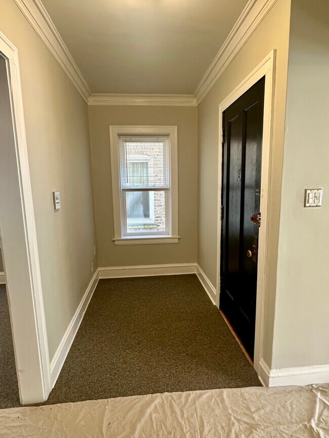 Building Photo - 6327 N Oakley Ave