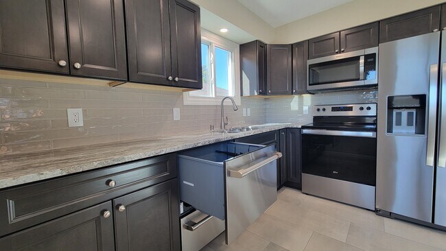 Fisher & Paykel Double Drawer Dishwasher. - 6305 49th Ave