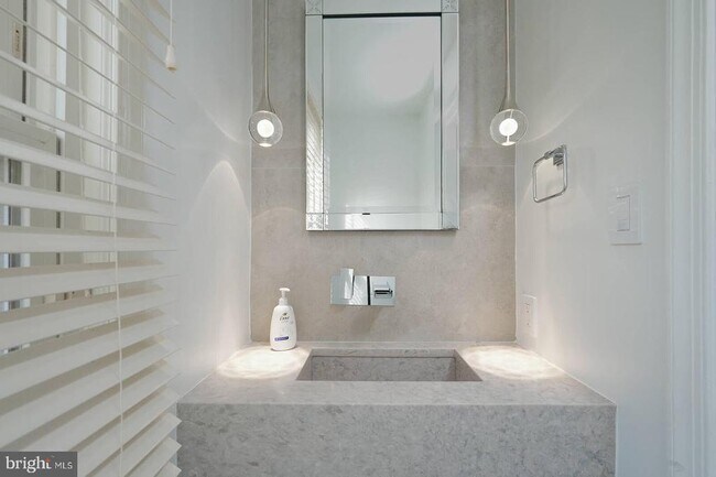 Building Photo - 10246 Arizona Cir