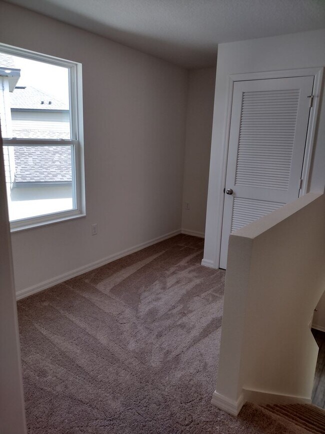 Building Photo - Beautiful 4 bedroom 2.5 Bathroom House For...