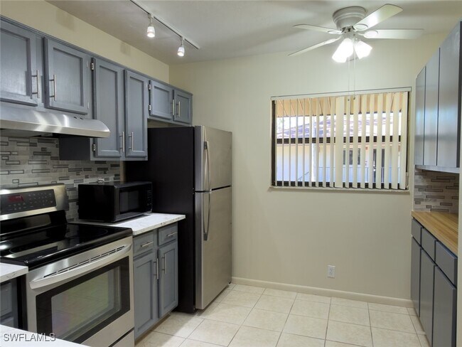 Building Photo - 1801 Courtyard Way