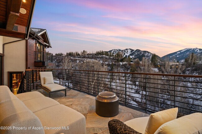 Building Photo - 294 Draw Dr