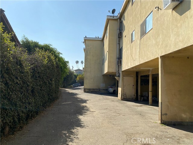 Building Photo - 143 S Ave 54