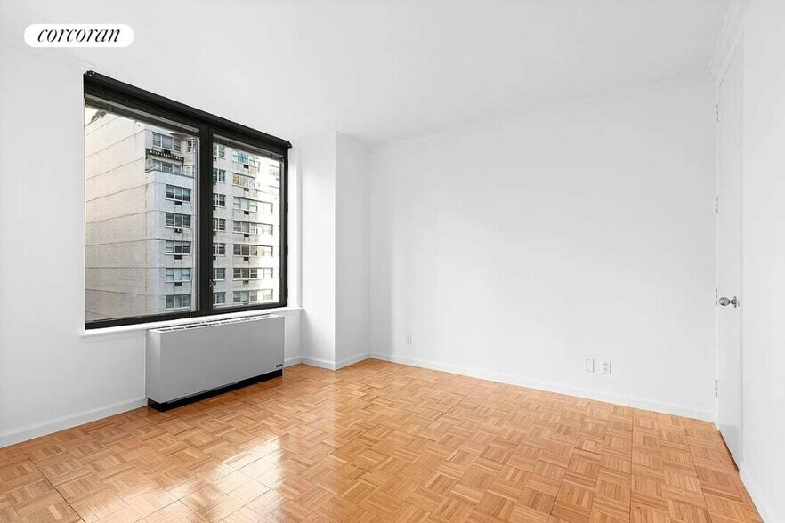 Building Photo - 150 E 57th St