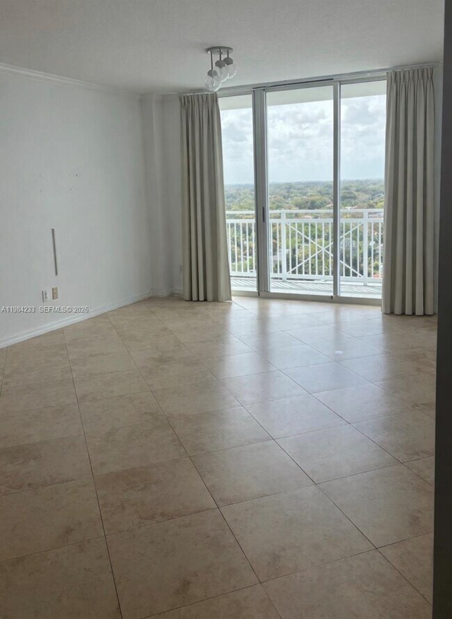 Building Photo - 2665 SW 37th Ave