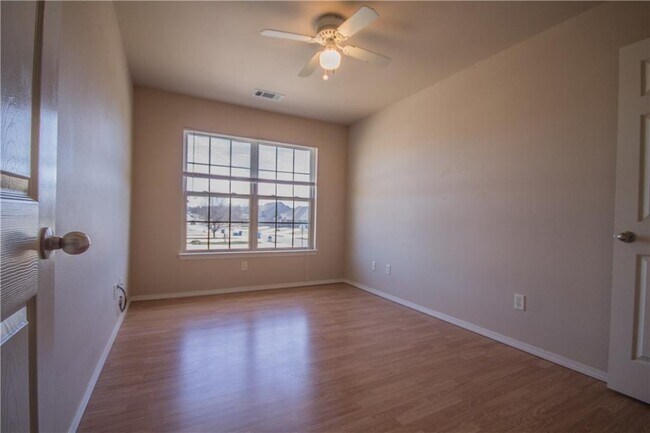 Building Photo - 3402 SW Morningstar Rd