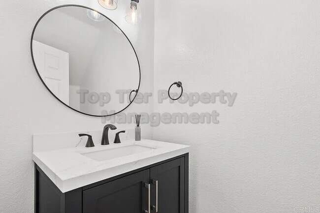 Building Photo - ***Beautiful Like-New 2 bed / 2.5 bath / 1...