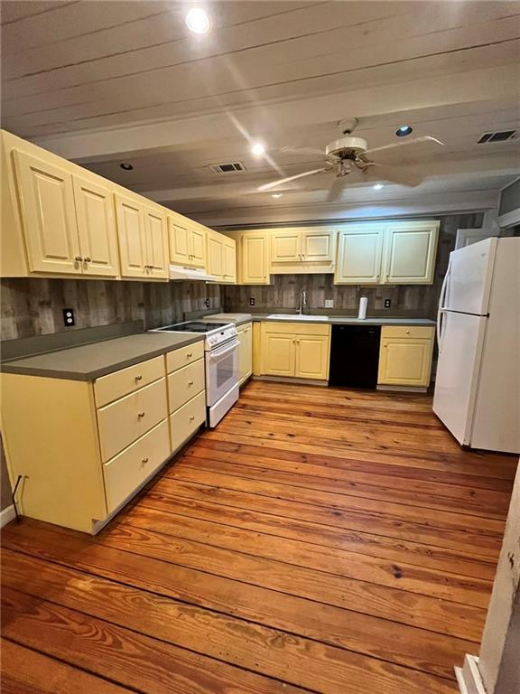 Building Photo - 406 2nd St W