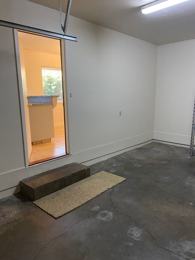 Building Photo - 2 bed/ 1 bath duplex near Downtown Vacaville