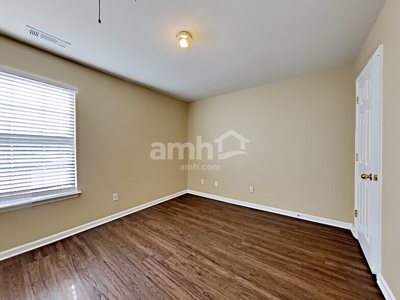 Building Photo - 2119 Ponty Pool Dr