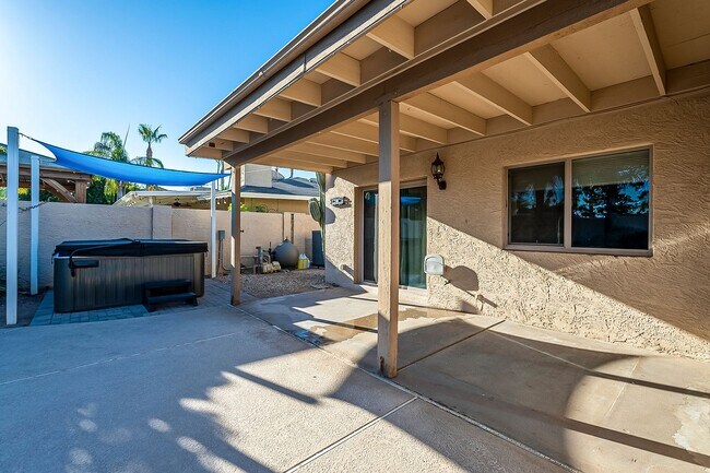 Building Photo - Three Bedrooms & POOL in 85254!