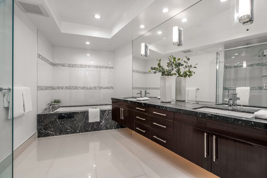 Primary Bathroom - 1318 Roxbury Dr