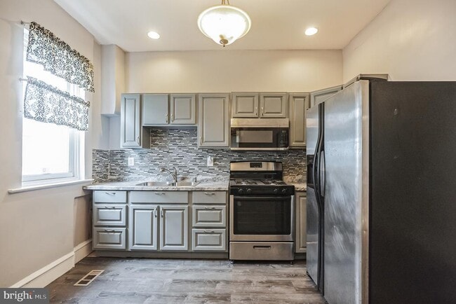 Building Photo - 530 N 58th St