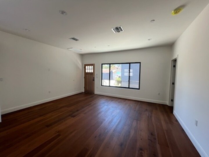 Building Photo - 7507 Hesperia Ave