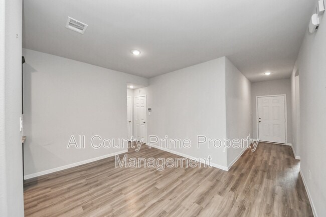 Building Photo - 13318 Villa Sola Dr