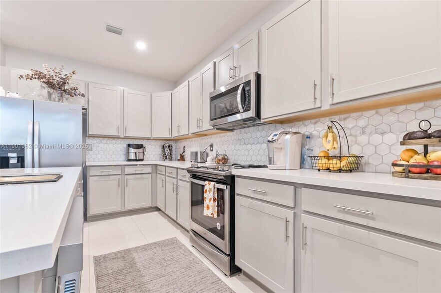 Building Photo - 2430 SW 145th Pl