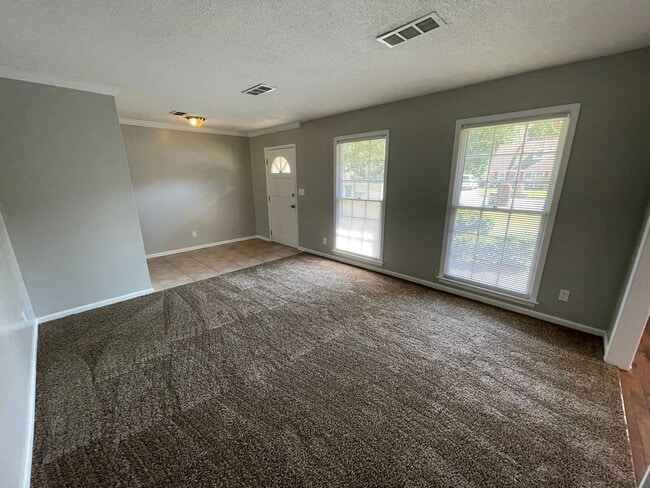 Building Photo - Ranch 3-Bedroom home !!