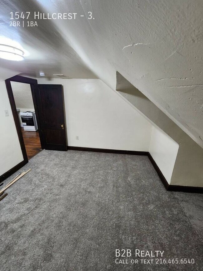 Building Photo - 1547 Hillcrest-3.