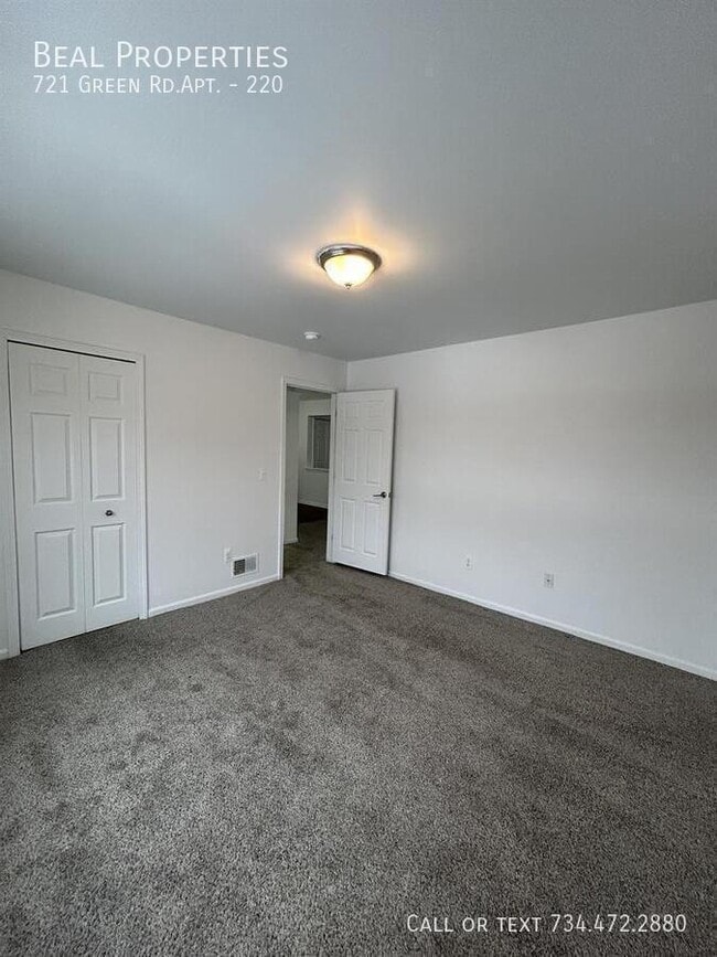 Building Photo - 721 Green Rd