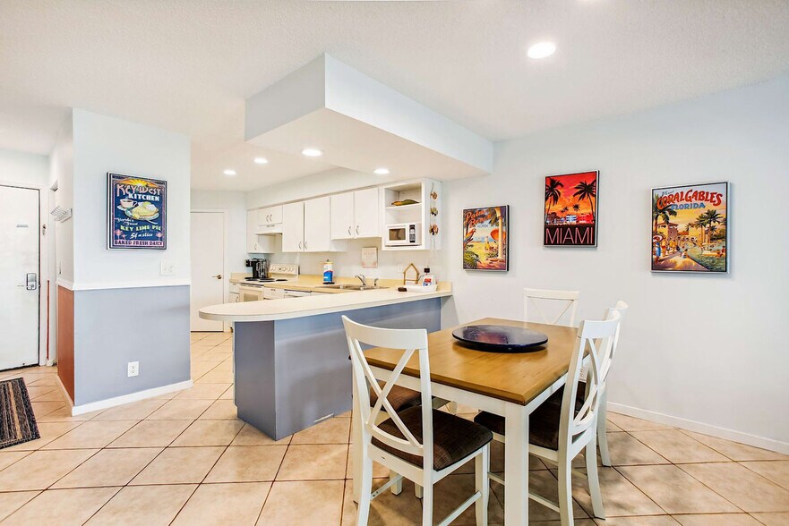 Building Photo - 200 Ocean Hibiscus Dr