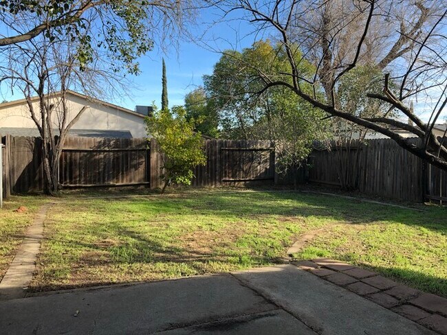 Building Photo - 9362 Mira Del Rio Dr