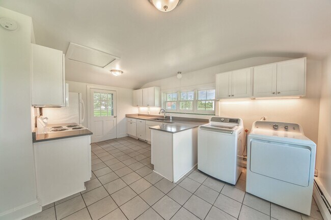 Building Photo - UNIQUE OFFERING-HISTORIC CAPE COD ON URBAN...