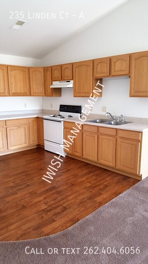 Building Photo - 235 Linden Ct