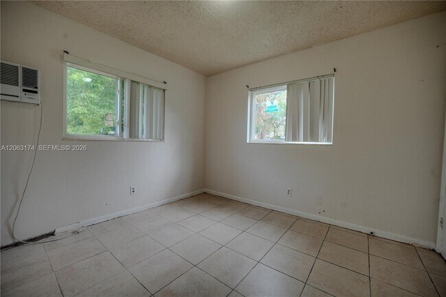 Building Photo - 715 N 58th Ave