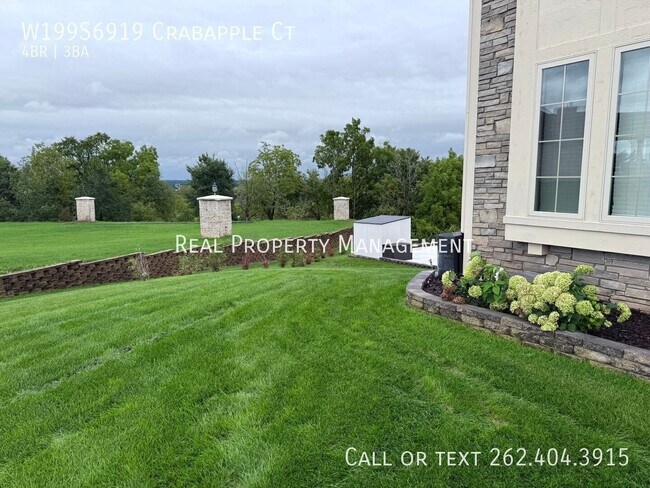 Building Photo - W199S6919 Crabapple Ct