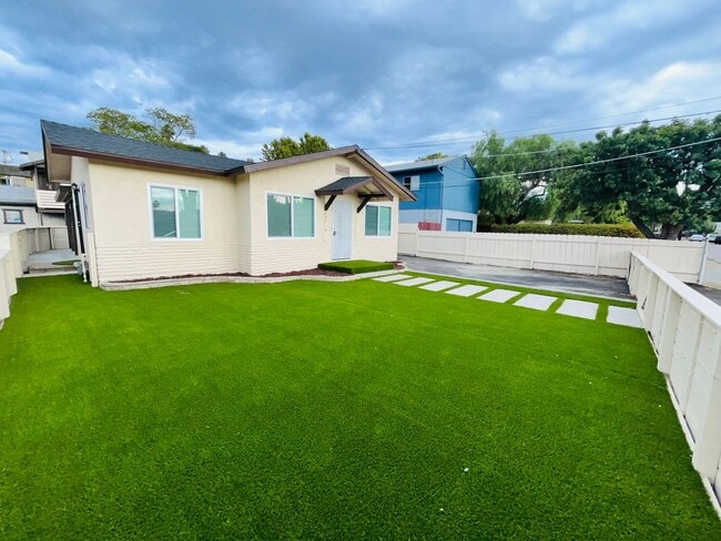 Primary Photo - Remodeled 3 bedroom 2 Bath house
