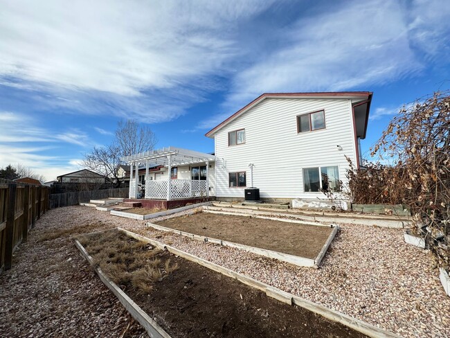 Building Photo - Cute 3 Bedroom house in Windsor