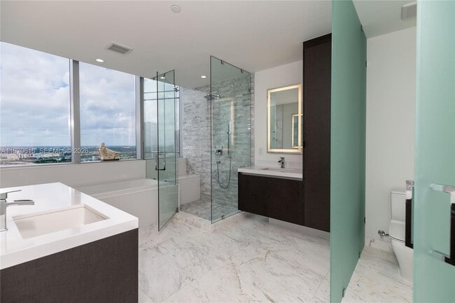 Building Photo - 851 NE 1st Ave