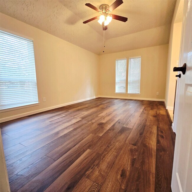 Building Photo - 3722 Westheimer Pl Dr