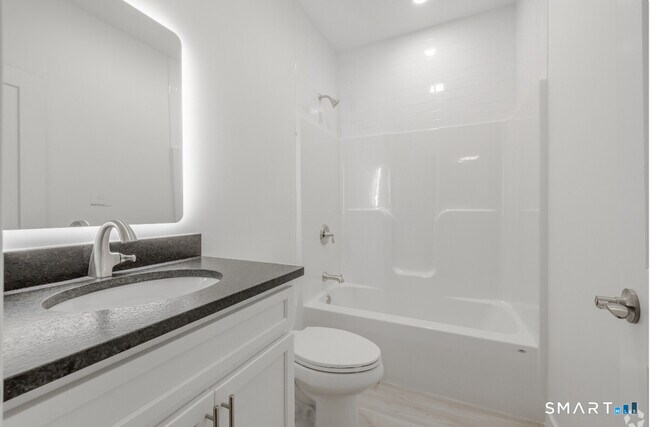 Building Photo - 424 Main St