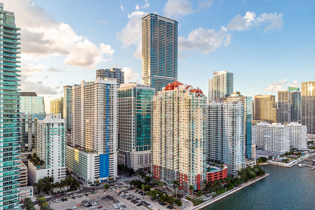 Building Photo - 1200 Brickell Bay Dr