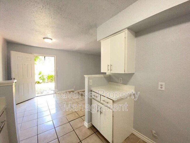 Building Photo - 6812 Trail Lake Dr