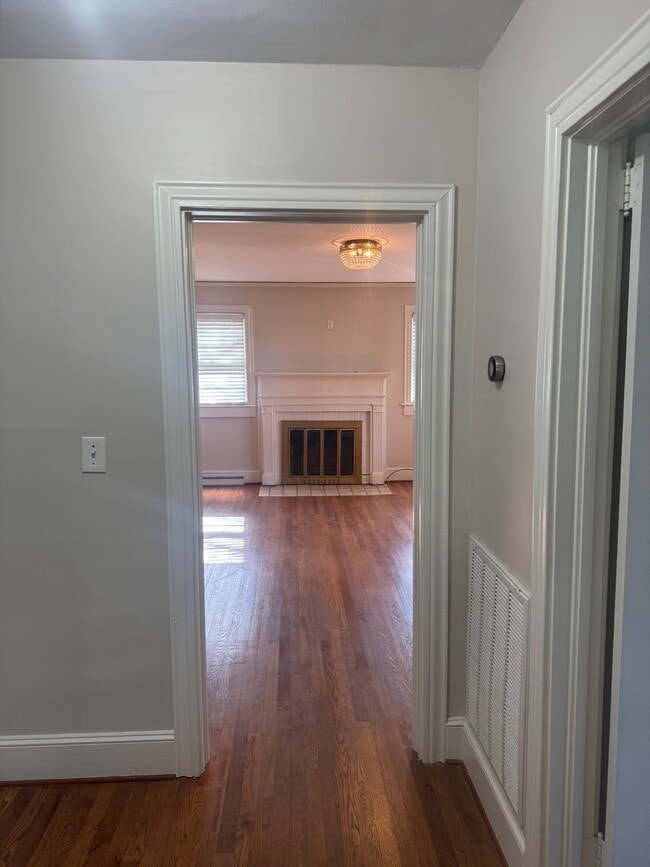 Building Photo - Fantastic Location & Price......More pictu...