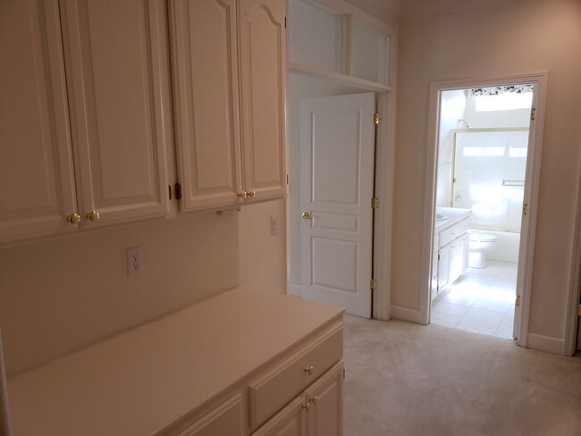 Building Photo - 3 bedroom 2 bath home in Mary Lake