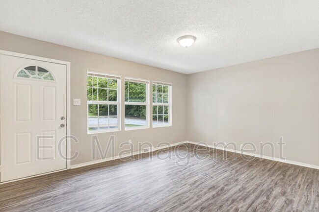 Building Photo - 263 Connolly Dr