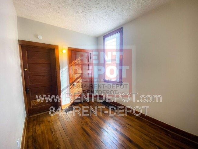 Building Photo - 1731 S Kerth Ave